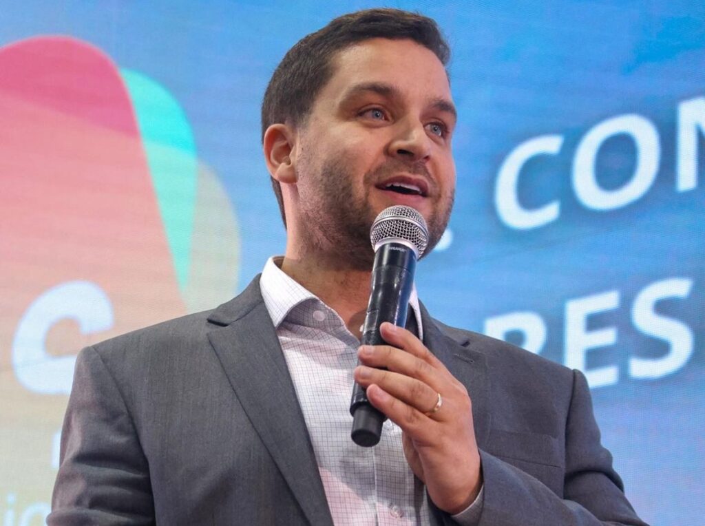 Governador em exercício, Pampolha suspende pagamentos de despesas extraordinárias
