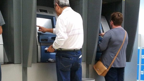Dinheiro na conta: Cláudio Castro anuncia pagamento do 13º na próxima segunda