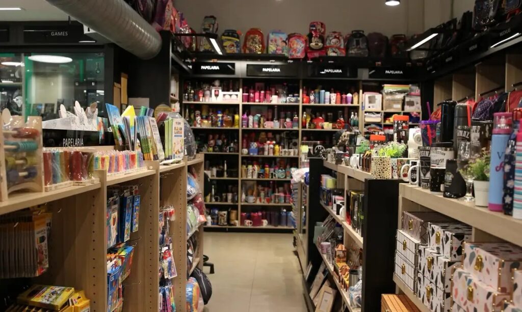 Consumidor deve ter atenção redobrada na compra do material escolar e renovação de matrículas