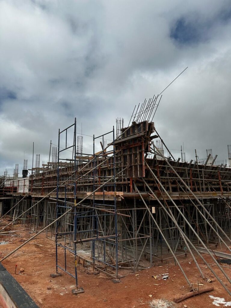 Fiscais do Trabalho encontram irregularidades em obra da Faetec em Cabo Frio