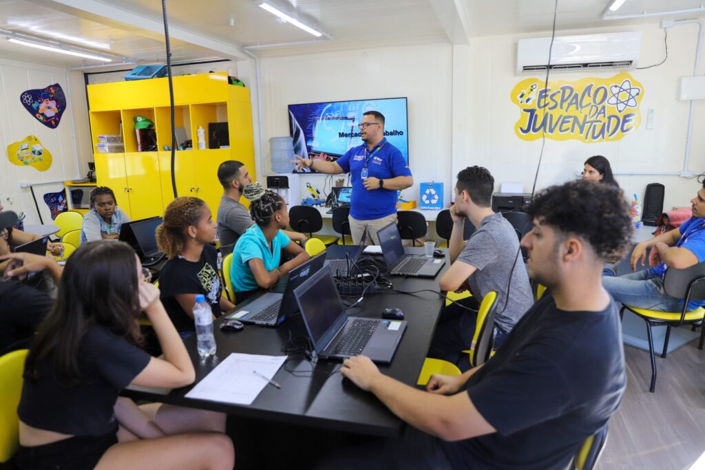 Espaços da Juventude têm 2,5 mil vagas para cursos de Mídias Sociais e Operador de Drone