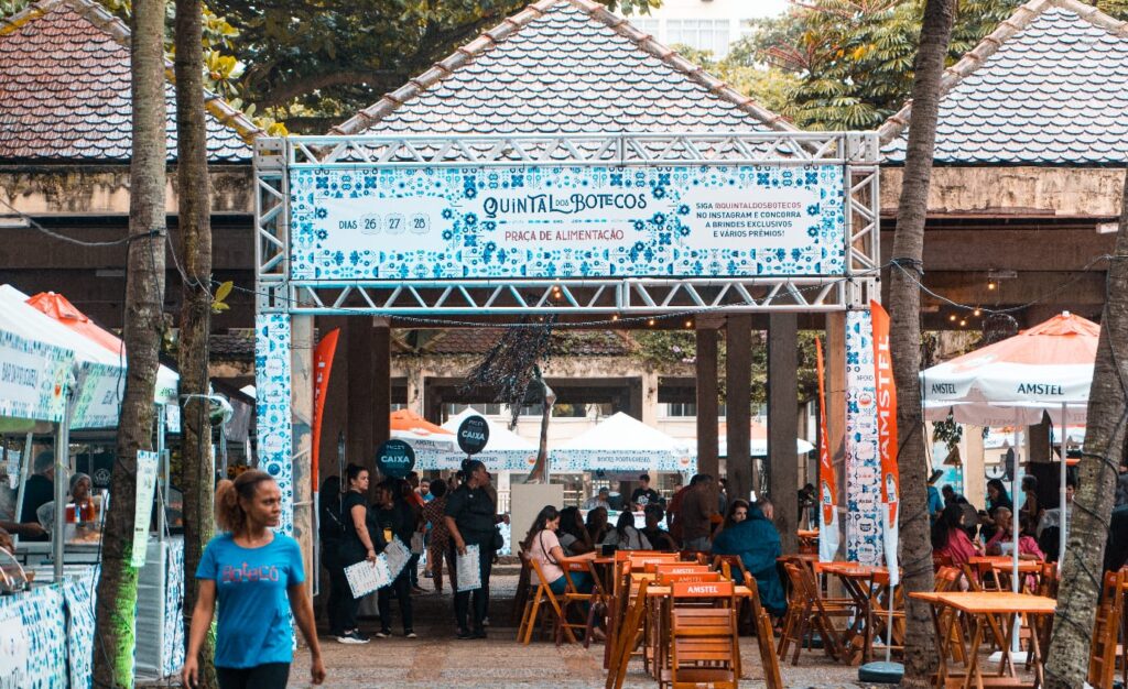 Quintal dos Botecos leva música e gastronomia a Duque de Caxias neste fim de semana