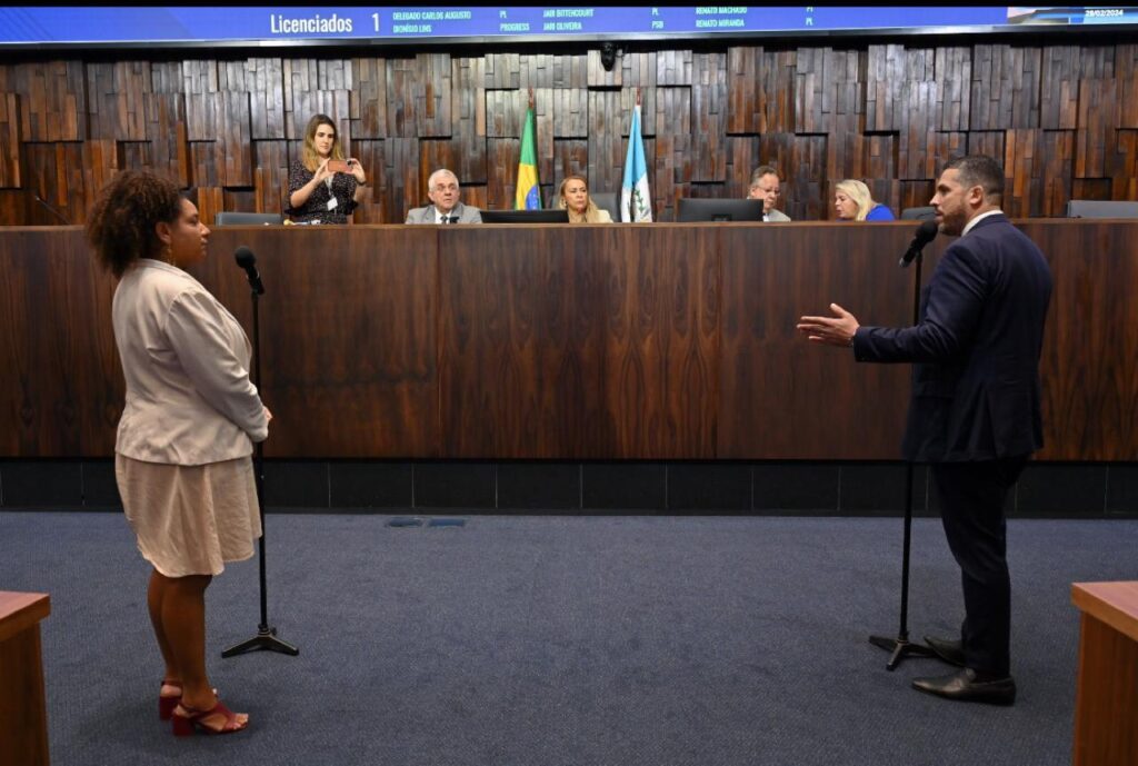 Clima de amor na Alerj, com o anúncio da gravidez de Renata Souza