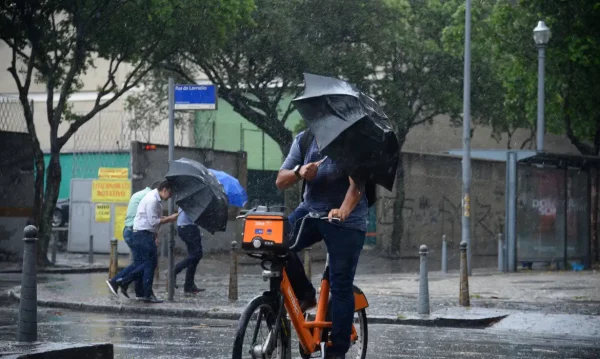 São Pedro dá, mas também tira: depois do veranico, fim de semana será de chuva