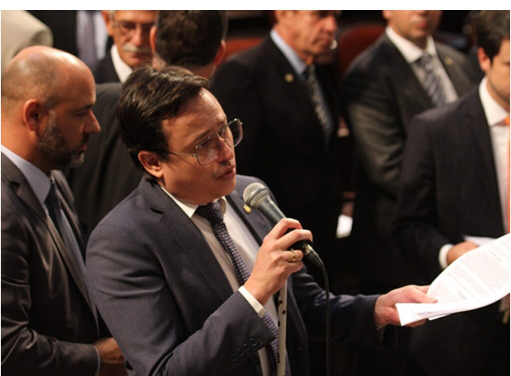 Maré baixa: o ‘cassado’ Fábio Silva agora perde a liderança do União na Assembleia
