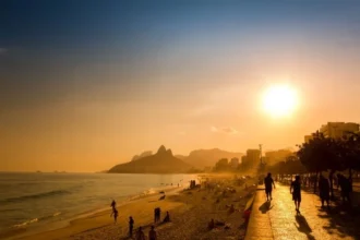 Fim de semana sem chuva no Rio anima cariocas para a praia