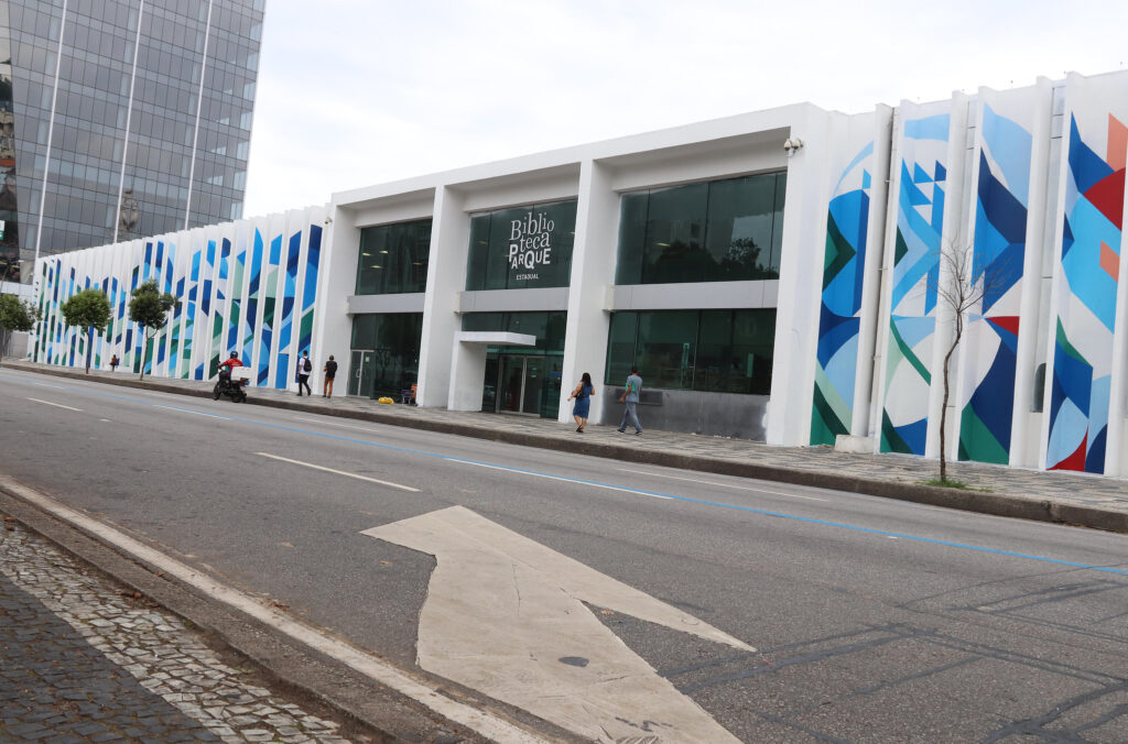 Biblioteca Pública do Centro do Rio completa 151 anos; conheça sua história