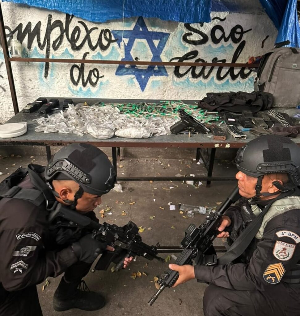 Polícia realiza operações em seis comunidade; há tiroteios