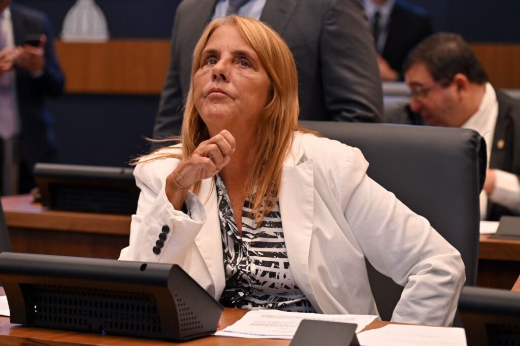 Deputada Lucinha pede licença após fraturar vértebra