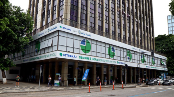 Sede do Detran-RJ, no Centro do Rio; órgão abriu 14 sindicâncias de uma só vez para apurar possíveis irregularidades internas.