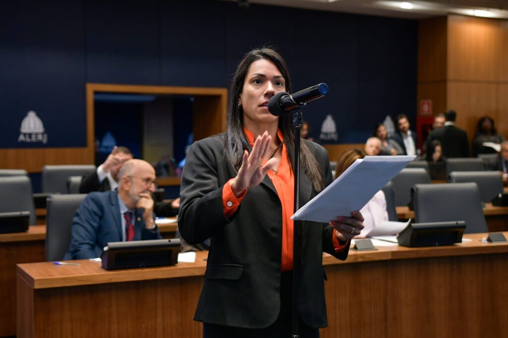 Índia Armelau faz duro discurso contra Castro e diz que não recua nas denúncias sobre a Seap