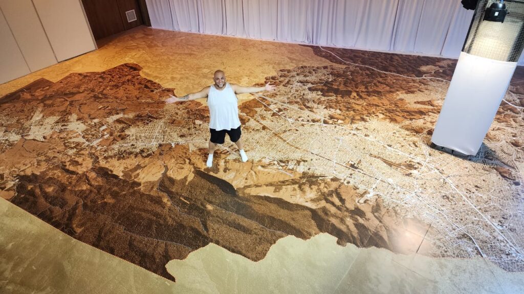 ‘Nova Iguaçu na palma da mão’: exposição traz uma experiência sensorial em mapa da cidade