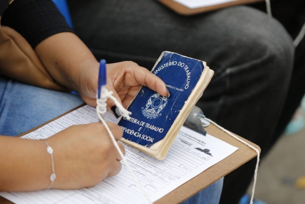 RJ tem 3 mil vagas de emprego, estágio e jovem aprendiz