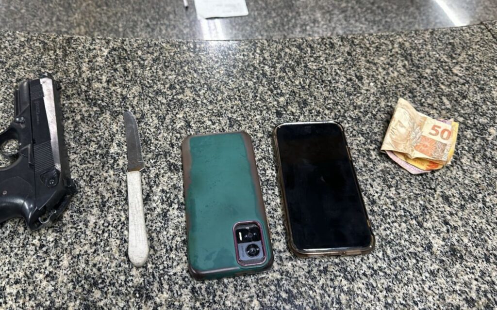 Passageiros rendem assaltante após perceberem que arma era falsa&nbsp;
