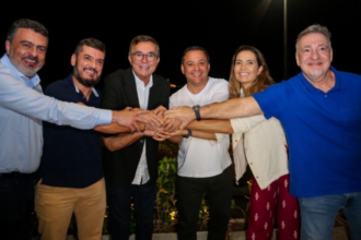 Rodrigo Neves, em reunião com o vice-prefeito de Niterói, Paulo Bagueira, e com o presidente da Assembleia Legislativa, Rodrigo Bacellar, sela o apoio do União Brasil à sua busca pela eleição