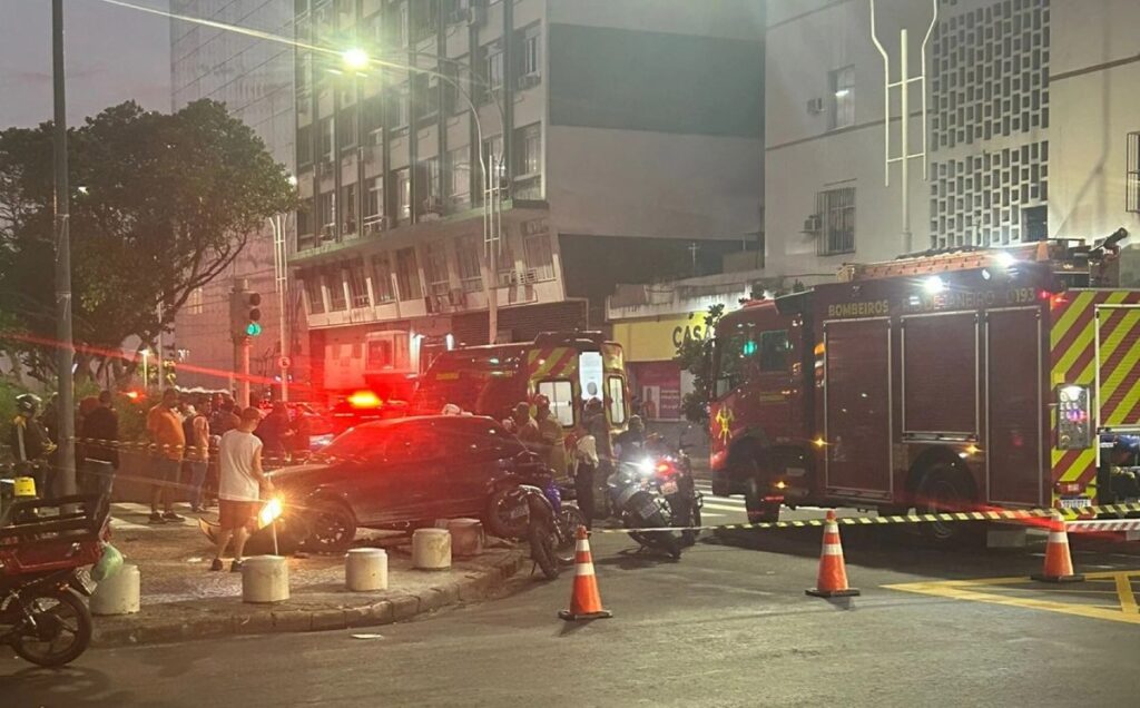 Mototaxista é atropelado e morto em Copacabana