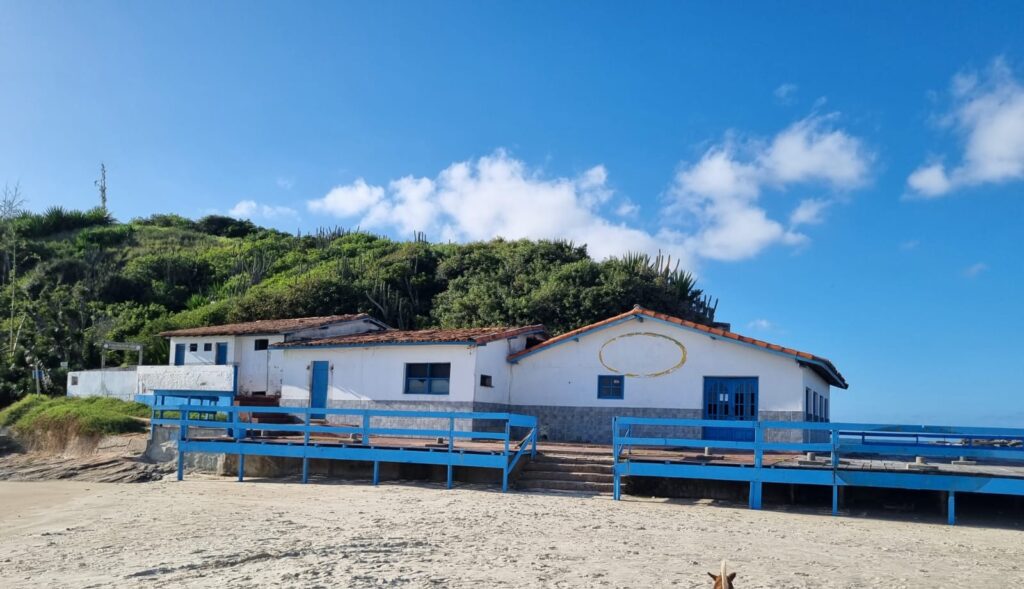 A ‘Casa do Tufão’ resiste: mobilização quer que Cabana do Pescador, em Cabo Frio, volte a ser restaurante