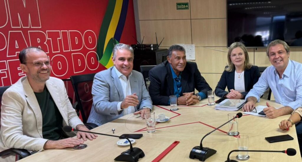 Gleisi diz que papel de André Ceciliano vai além de ser o indicado por Lula a vice