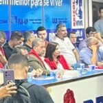 Martha Rocha ao lado de Carlos Lupi na mesa do PDT na reunião que referendou o nome da deputada para vice de Eduardo Paes