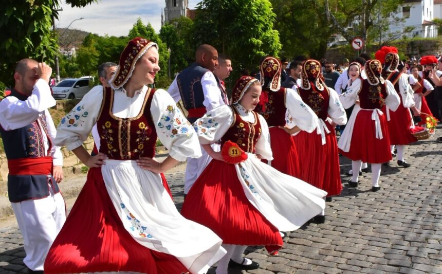 Bauernfest começa em Petrópolis