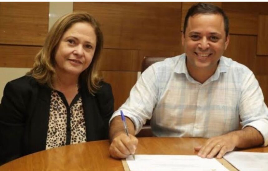 Justiça determina que o vereador Douglas Gomes, aliado do pré-candidato do PL à Prefeitura de Niterói, Carlos Jordy, retire das redes sociais postagens com fake news envolvendo a secretária de Saúde Anamaria Schneider, que é aliada do pré-candidato do PDT Rodrigo Neves