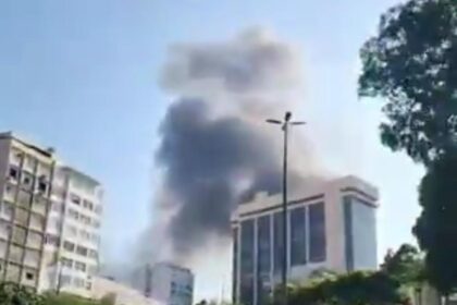 Incêndio atinge prédio em Botafogo; estação do Metrô fecha