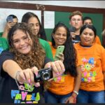 Foto do curso de fotografia e vídeo do projeto Favela Hope. As inscrições serão abertas na segunda-feira, são 100 vagas e 10% delas, destinadas a pessoas LGBTQIA+