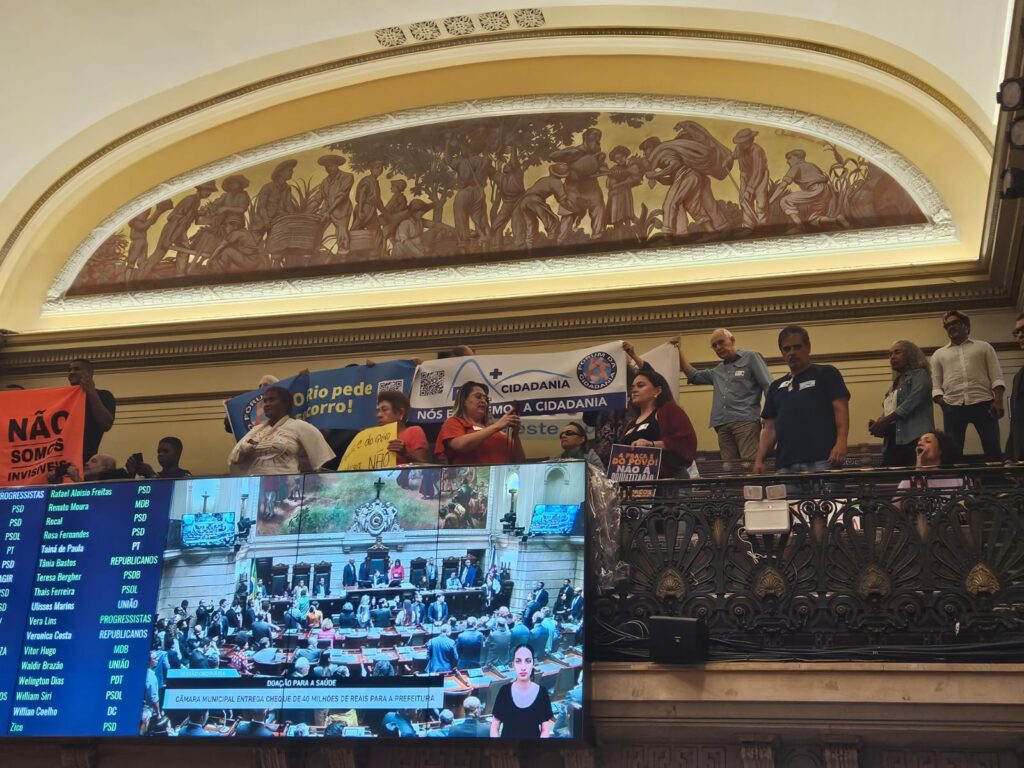 Última sessão da Câmara do Rio tem vaias,  protestos e confusão de paternidade