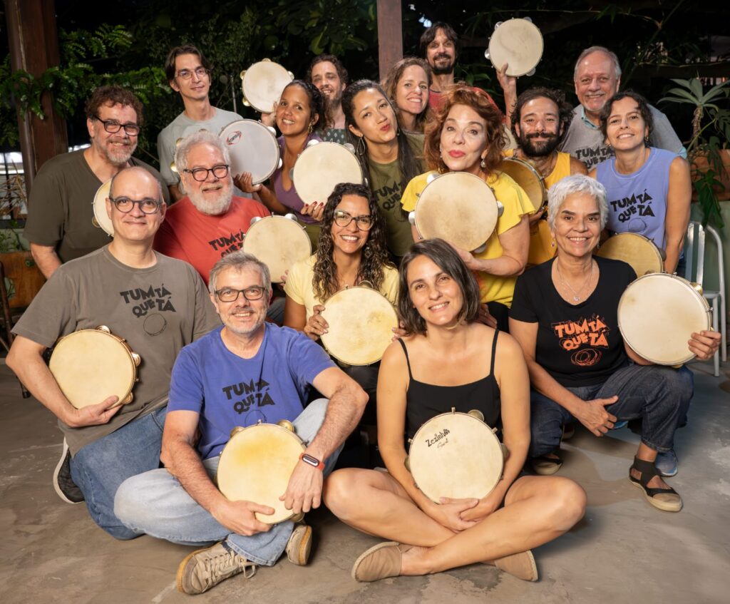 Orquestra de Pandeiros se apresenta no Theatro Municipal