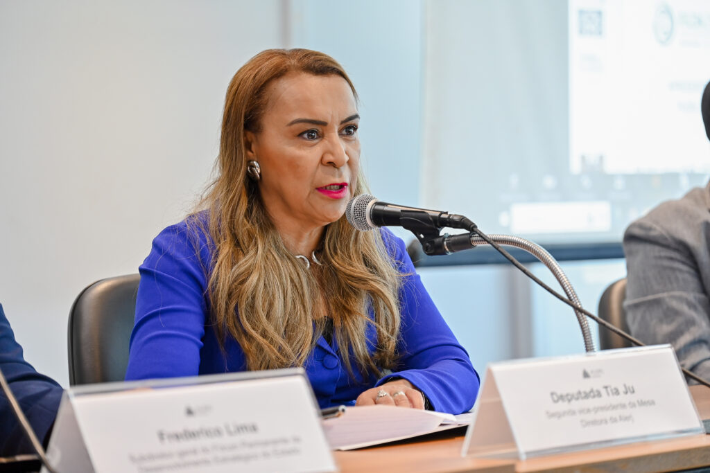 Tia Ju é eleita procuradora da Mulher da Alerj