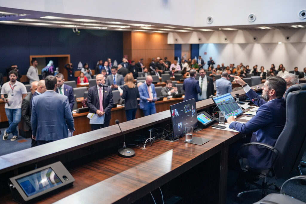 Projetos de Lei Orçamentária de 2025 chegam  na Alerj e na Câmara nesta segunda
