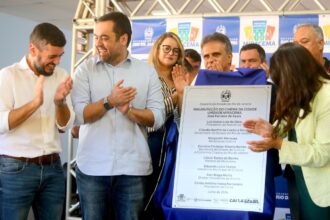 O presidente da Assembleia, Rodrigo Bacellar, acompanha o governador Cláudio Castro em inauguração em Miracema; agendas nas Regiões Norte e Noroeste estão sendo cumpridas pela dupla