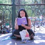 Professora transforma ansiedade em poesia e lança livro em Niterói