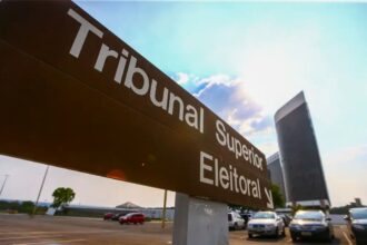 O calendário do Tribunal Superior Eleitoral (TSE) determina que inaugurações, propaganda e repasse de recursos só podem ser realizados até sexta-feira