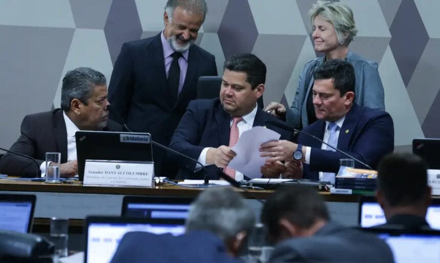 Senado volta a discutir PEC que pode acabar com Pix gratuito