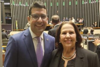 Marcelo Queiroz, do PP, com Teresa Bergher, na Câmara dos Deputados, em Brasília: candidato a prefeito queria ter a vereadora como vice, mas esbarra na direção nacional do partido, que prefere Sávio Neves