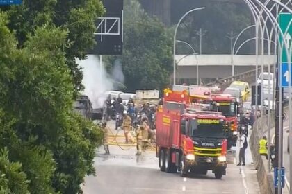 Ônibus pega fogo no Elevado Paulo de Frontin