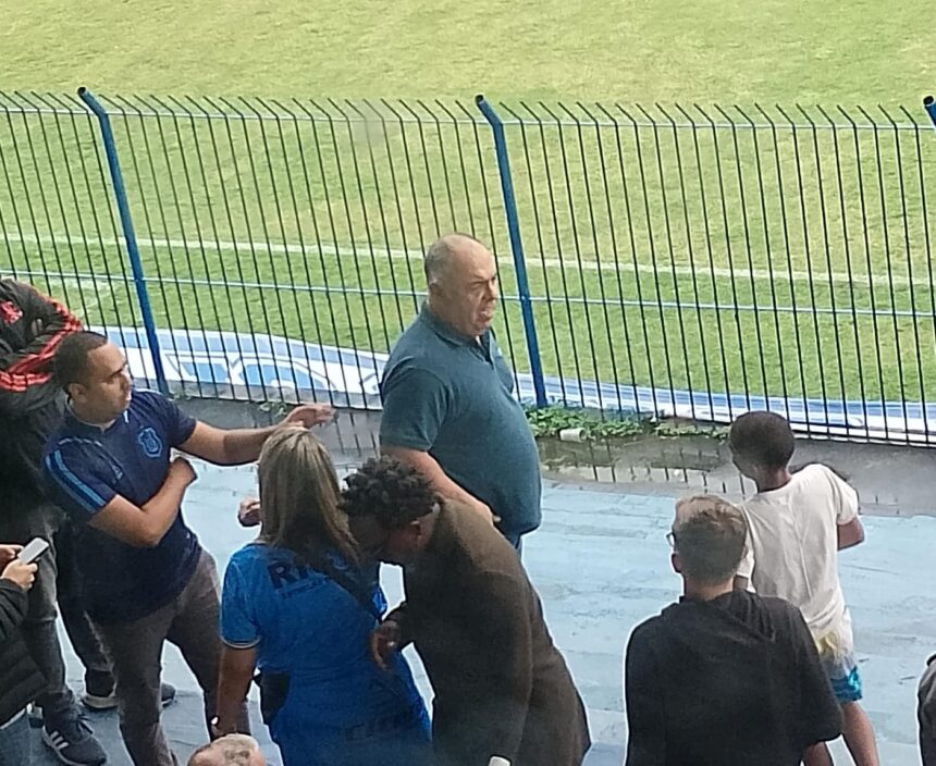 Sem Flamengo em campo, Marcos Braz tenta conquistar torcedores de outro time