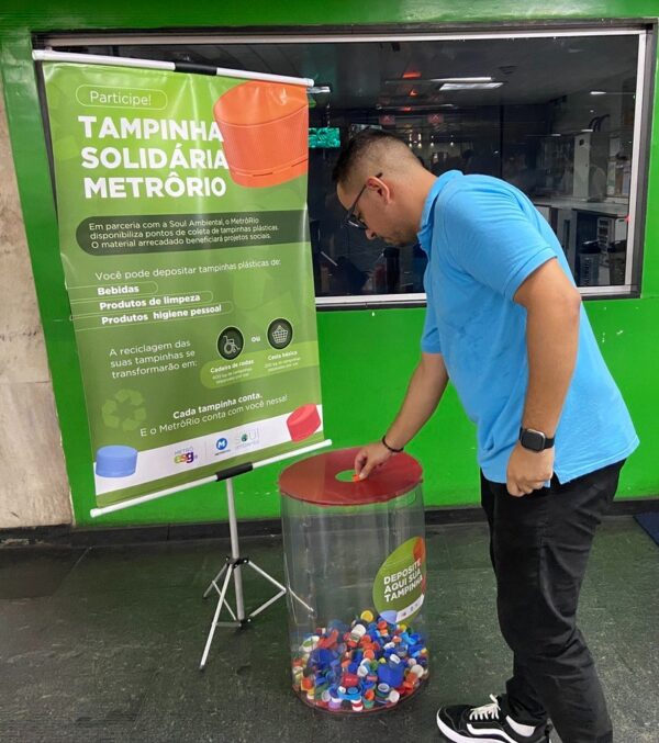 Metrô arrecada 1,5 tonelada de tampinhas em prol de projetos sociais