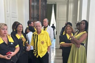 Integrantes das Velhas Guardas das escolas de samba são barrados no Palácio Guanabara
