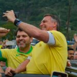 Luiz Cláudio, o candidato do Republicanos a prefeito de Mangaratiba, e Jair Bolsonaro: clã quer fechar um cinturão de prefeitos na Costa Verde