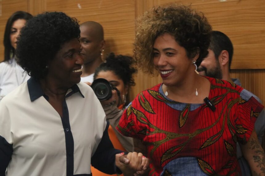 Benedita da Silva e Talíria Petrone, no evento Julho das Pretas, na Universidade Federal Fluminense: a importância de as mulheres negras ocuparem espaços políticos e da luta antirracista