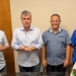 Washington Reis, ao lado do irmão, o deputado Rosenverg Reis, ao anunciar a chapa do MDB à Prefeitura de Belford Roxo: Justiça Eleitoral validou a convenção que não considerou o lançamento de candidatura própria