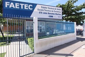 Estado autoriza Faetec a contratar 664 professores; salários de até R$ 3,5 mil