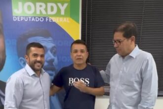 Candidato de Altineu e Jordy vira casaca e fecha com Rodrigo Neves