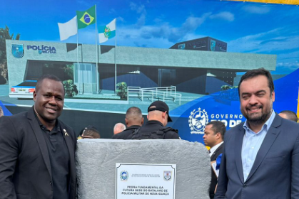 Carlinhos BNH e o governador Claudio Castro no lançamento da pedra fundamental do batalhão da Polícia Militar de Nova Iguaçu