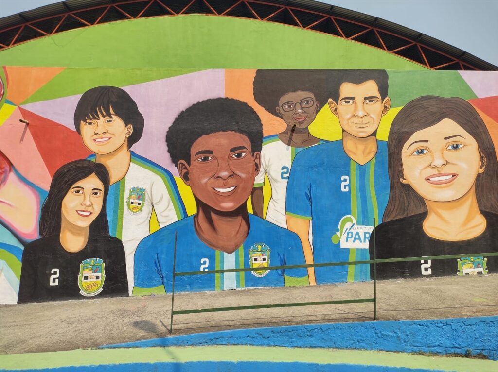 Prefeita de Paracambi inaugura mural com número da candidata governista