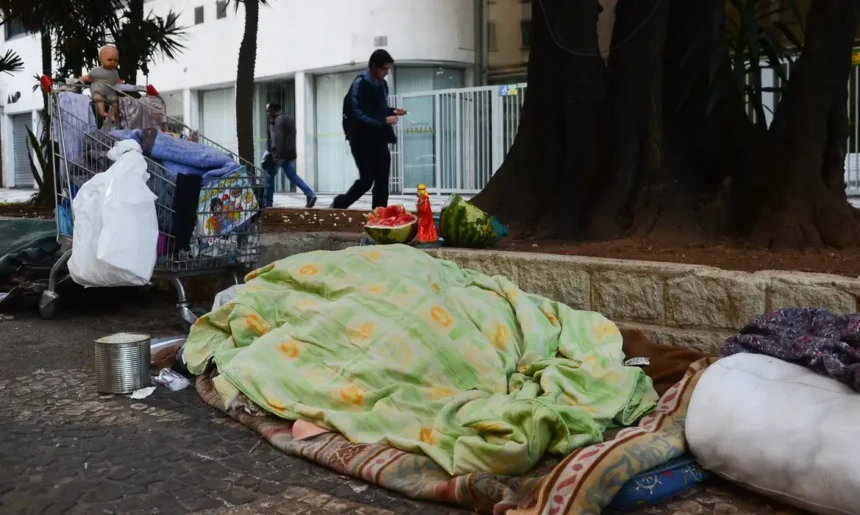 Frio para quem? Moradores de Niterói querem barrar abrigo para pessoas em situação de rua