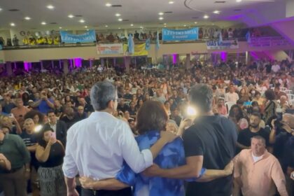 O lançamento da candidatura de Marcelo Queiroz e Teresa Bergher: quatro mil pessoas no Monte Líbano, mas nenhum vereador do PP