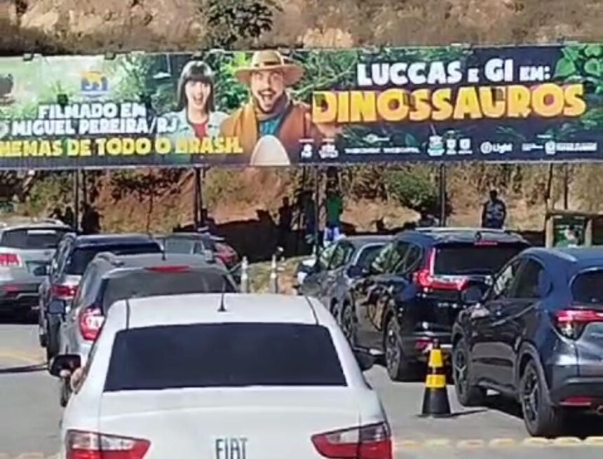 Parque dos Dinossauros receberá vistoria para evitar engarrafamento pré-histórico